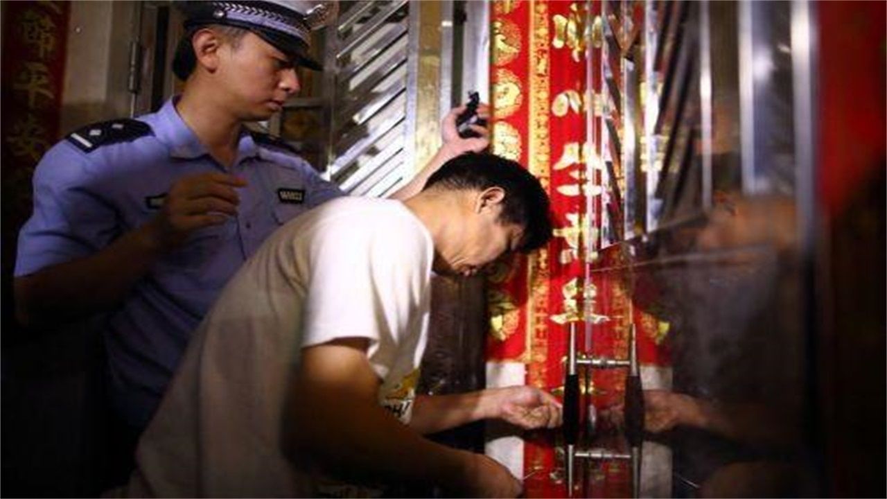 锦州请开锁师傅开了锁后，师傅